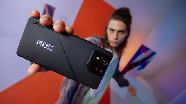 CES 2024: Asus ROG Phone 8 Puts the Smackdown on Mobile Gamers